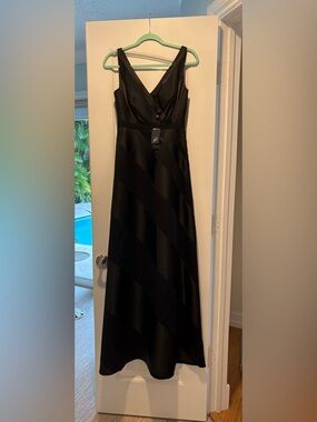 ✨Women's Black Satin Formal Gown✨